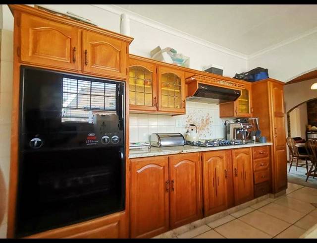 3 BEDROOM FREESTANDING FOR SALE IN SUIDEROORD